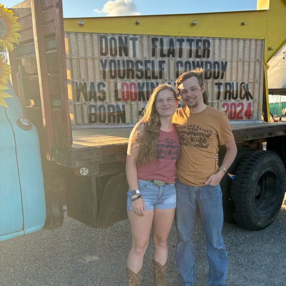 Meet your Posher, Chey - Picture 1 of 1